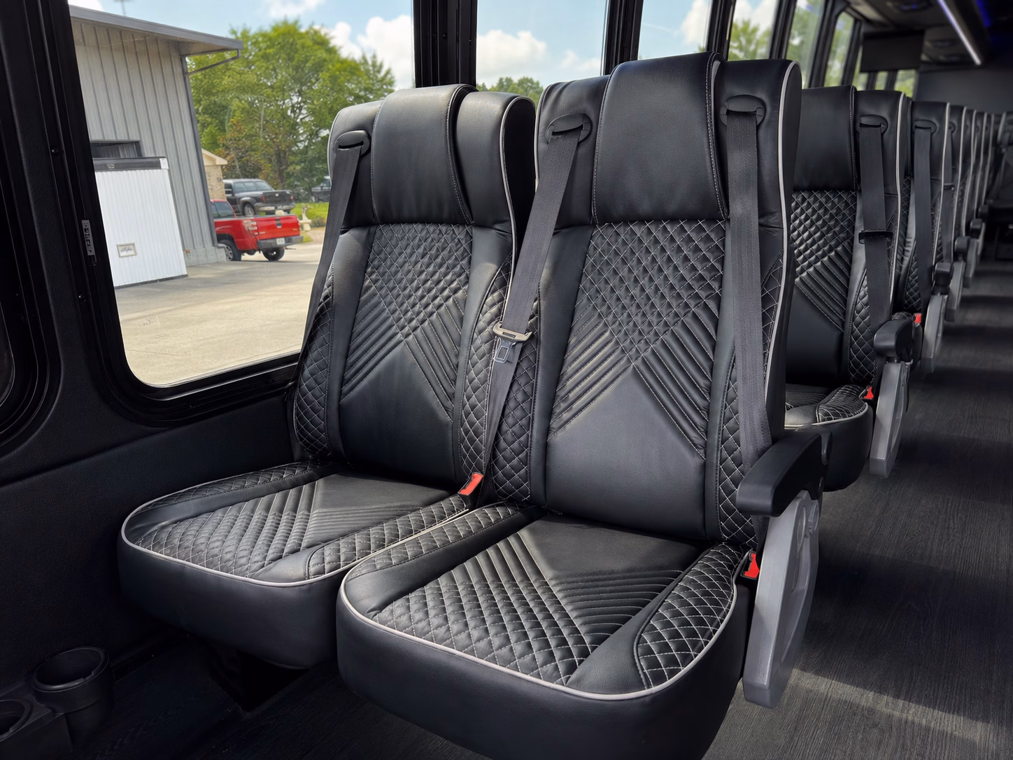 duluth bus rental service area